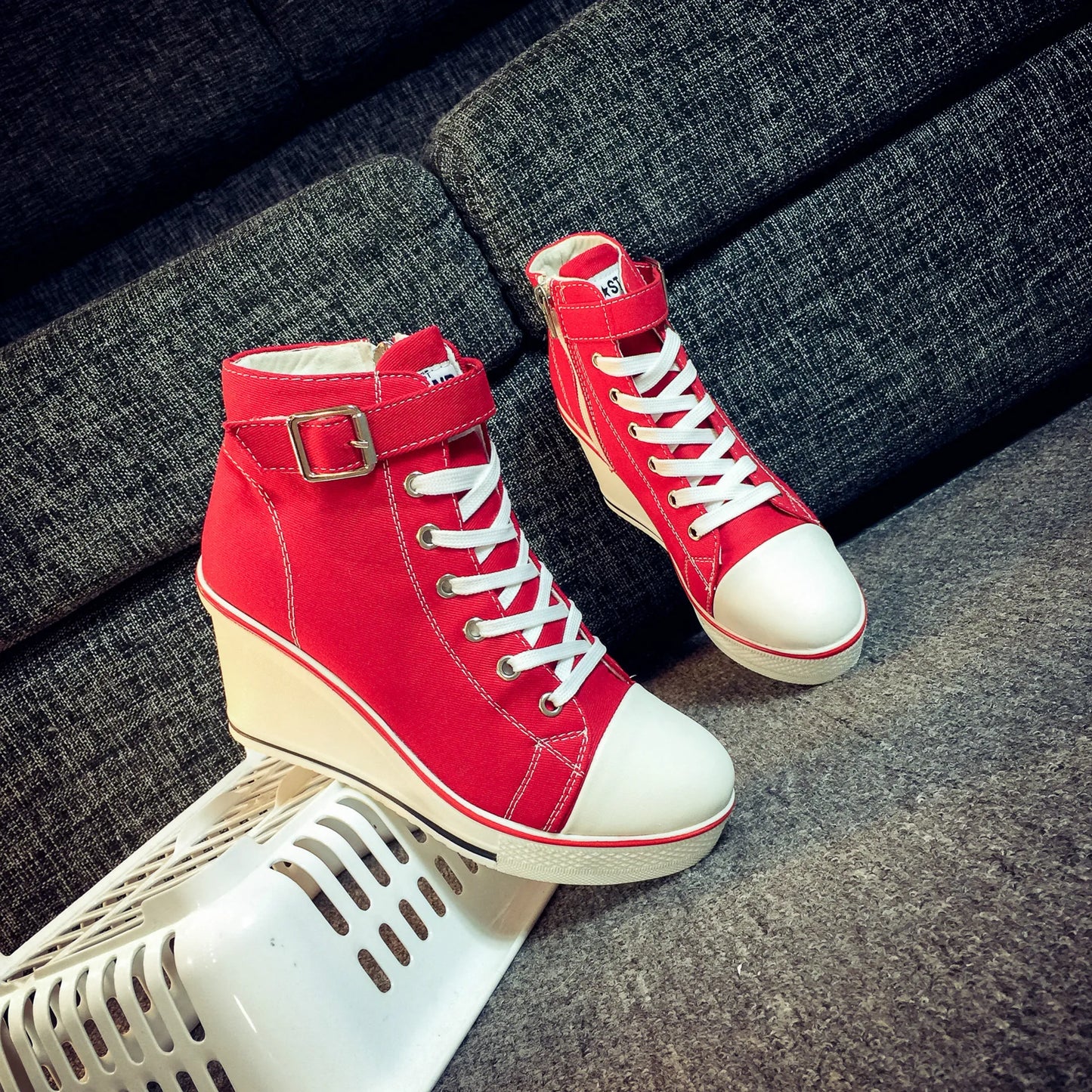 Spring and autumn new high -top high -top high -heeled canvas shoes loose bottom slopes thick leisure large size women's shoes