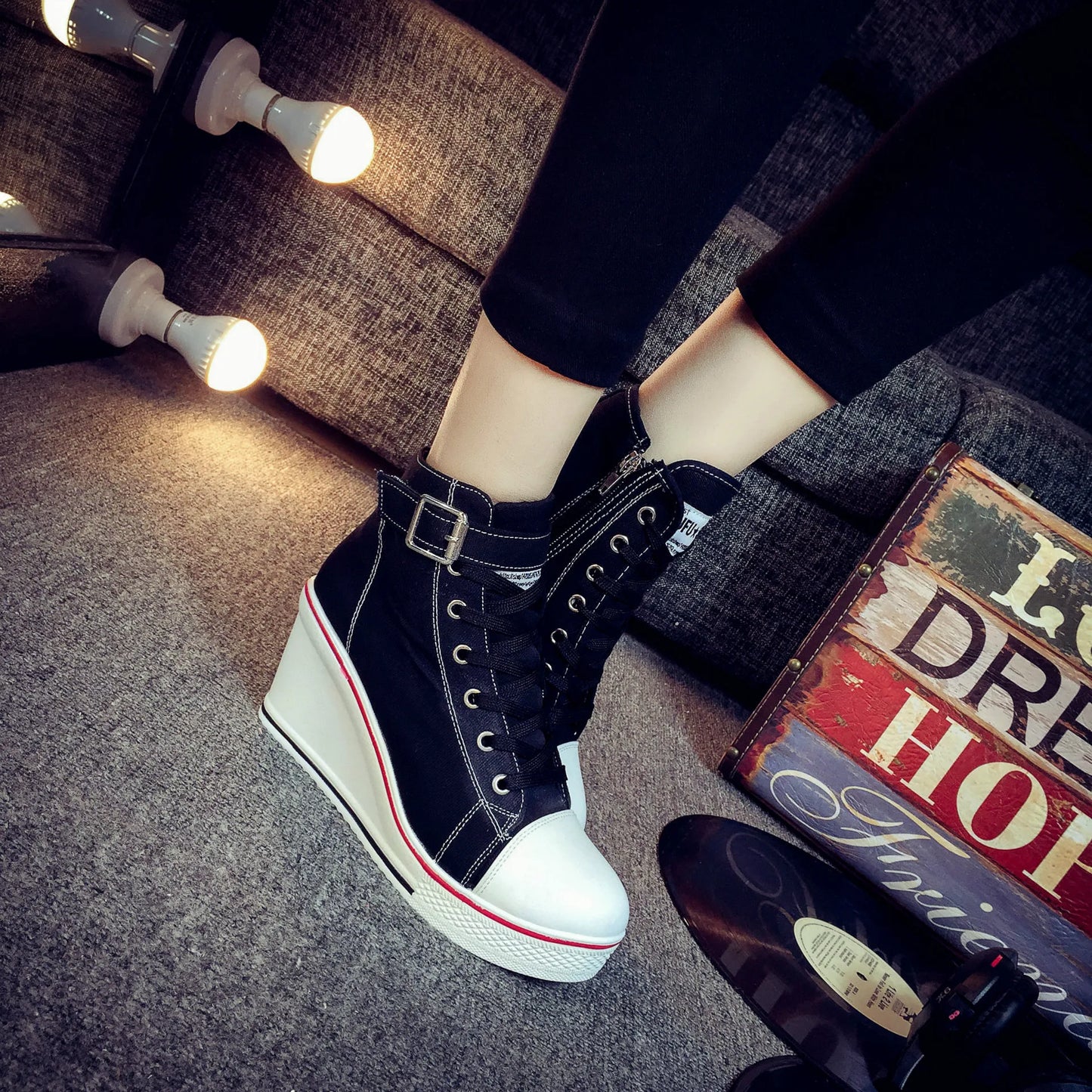 Spring and autumn new high -top high -top high -heeled canvas shoes loose bottom slopes thick leisure large size women's shoes