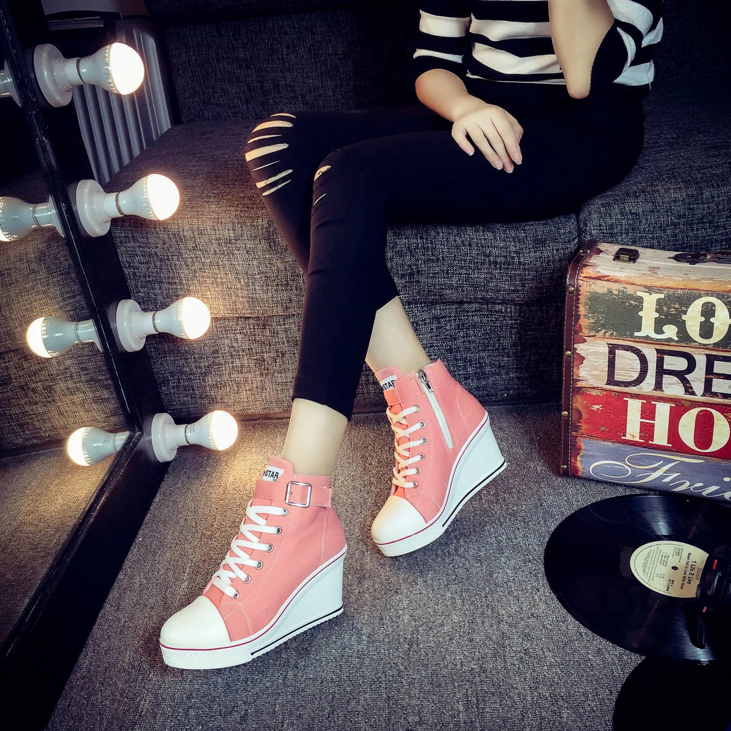 Spring and autumn new high -top high -top high -heeled canvas shoes loose bottom slopes thick leisure large size women's shoes