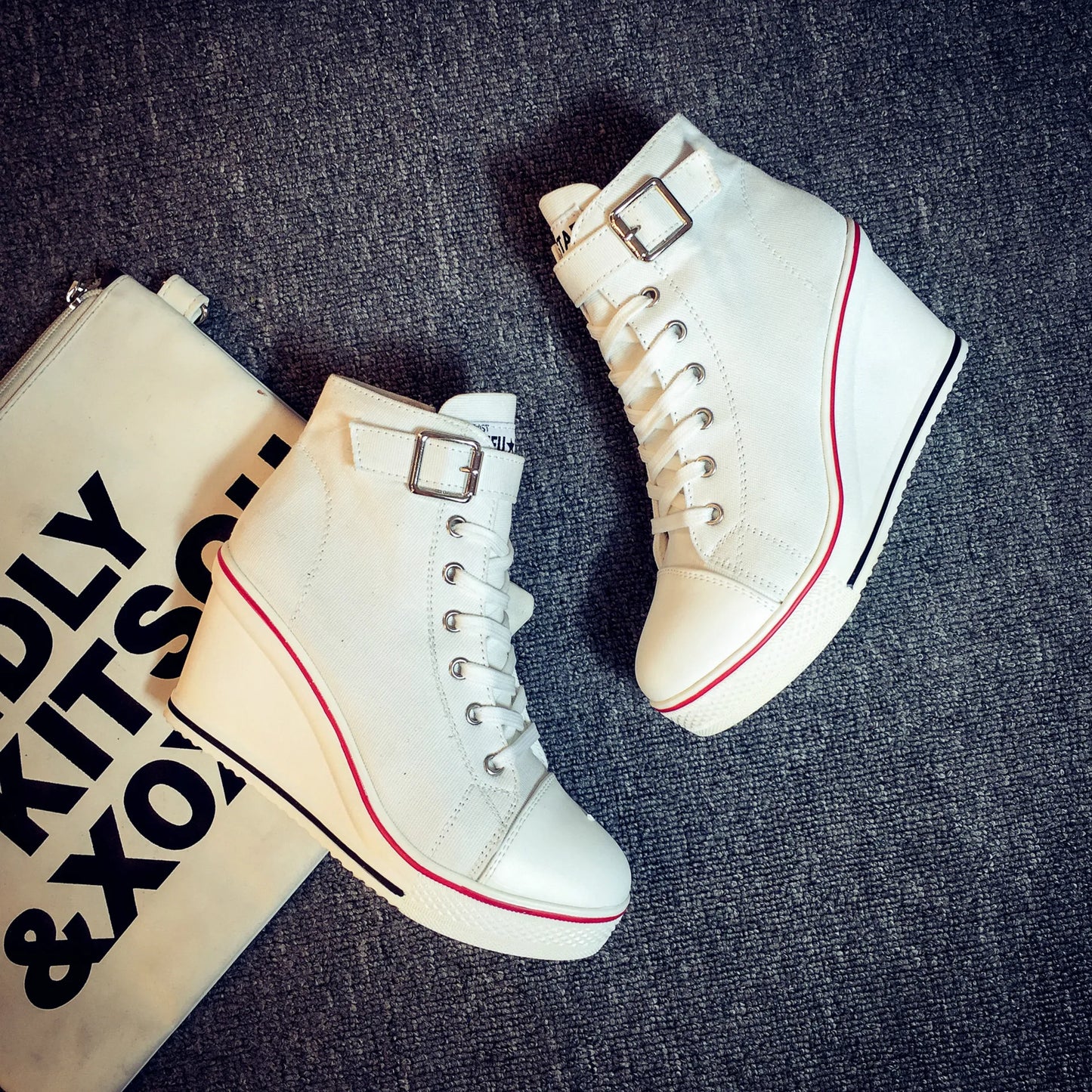Spring and autumn new high -top high -top high -heeled canvas shoes loose bottom slopes thick leisure large size women's shoes