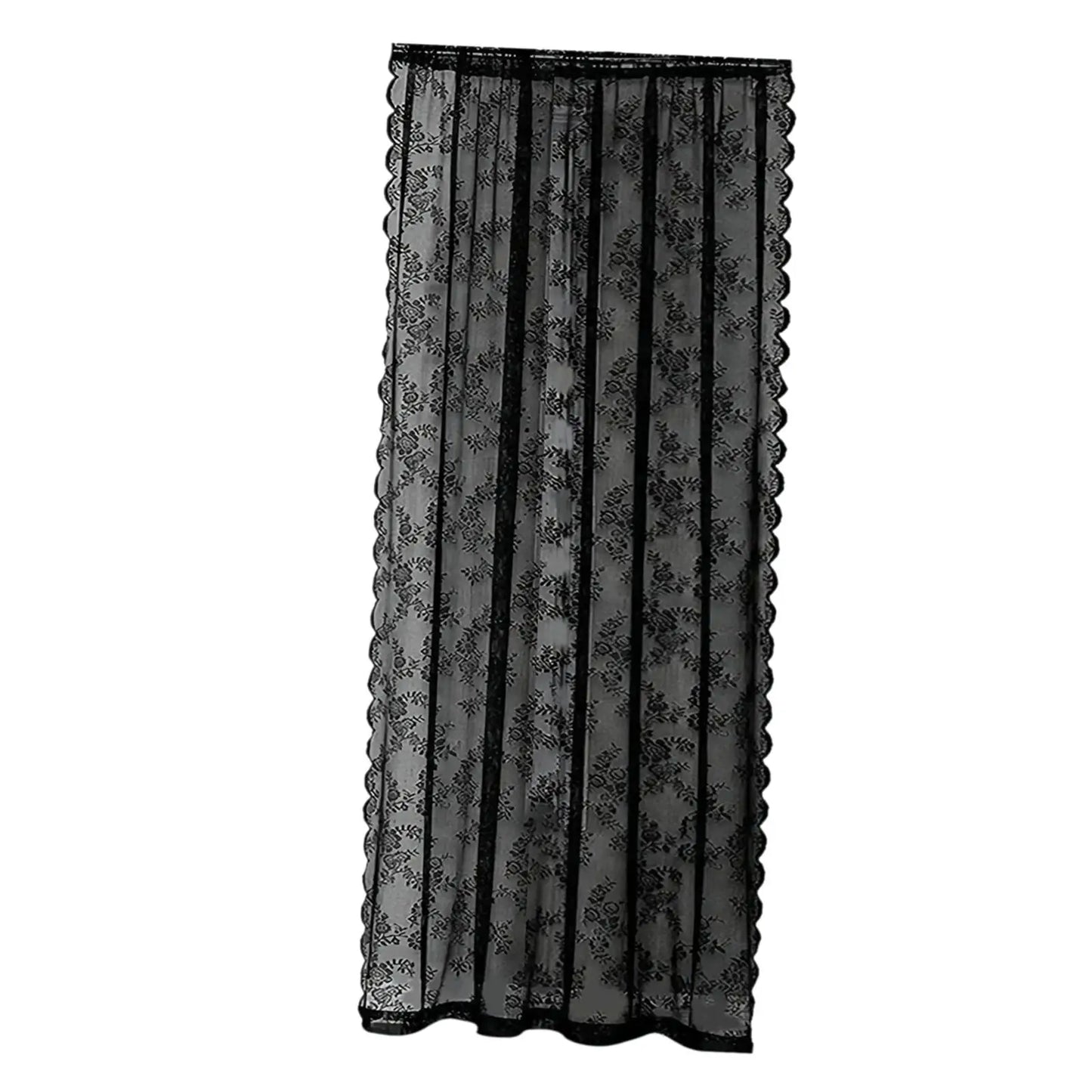 Schwarze florale Netzvorhänge, modisch für die Dekoration des Esszimmers im Landhausstil.